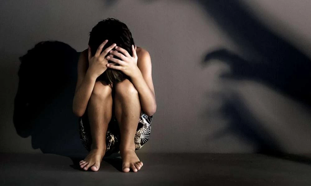 Μετανάστης ελευθερώθηκε και βίασε 13χρονη στο δρόμο από το σχολείο